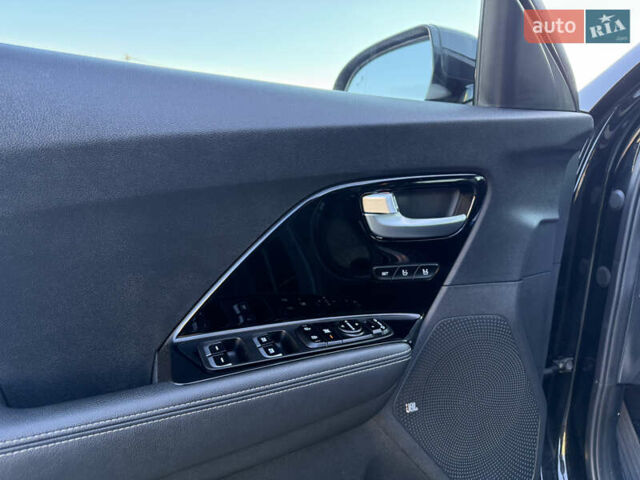 Черный Киа Niro, объемом двигателя 0 л и пробегом 71 тыс. км за 18999 $, фото 19 на Automoto.ua