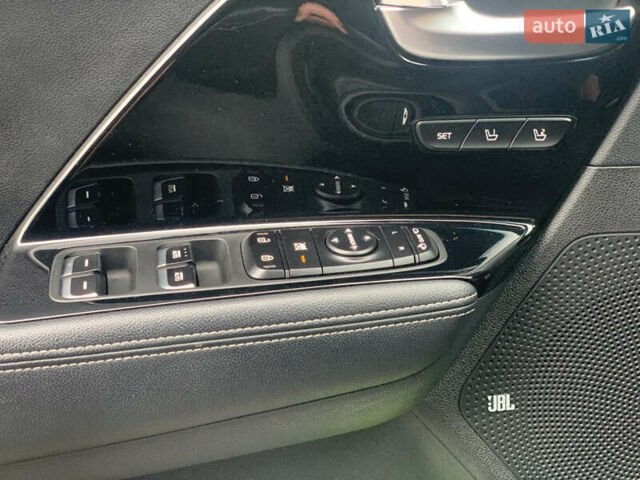 Чорний Кіа Niro, об'ємом двигуна 0 л та пробігом 159 тис. км за 17999 $, фото 8 на Automoto.ua