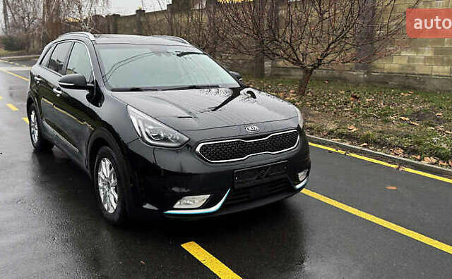 Чорний Кіа Niro, об'ємом двигуна 1.58 л та пробігом 125 тис. км за 13000 $, фото 9 на Automoto.ua