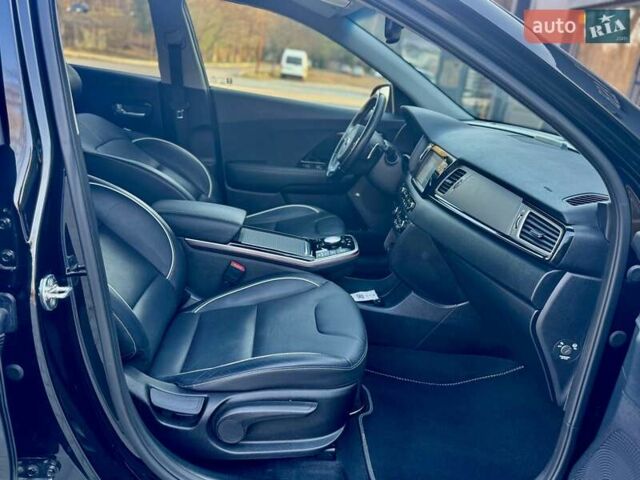 Черный Киа Niro, объемом двигателя 0 л и пробегом 68 тыс. км за 18750 $, фото 140 на Automoto.ua