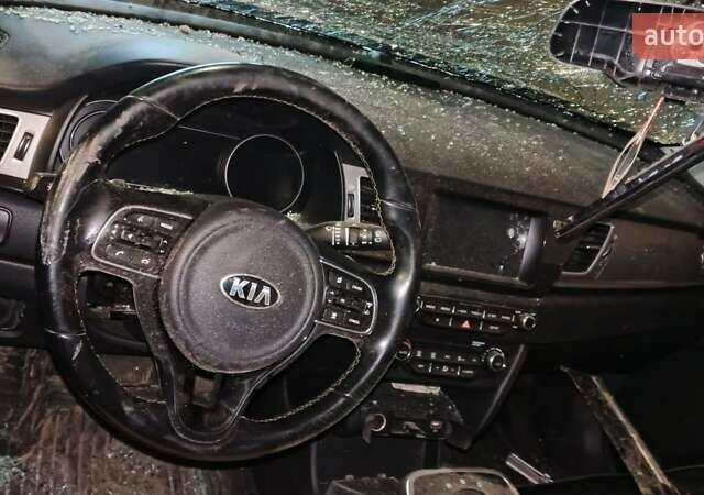Чорний Кіа Niro, об'ємом двигуна 0 л та пробігом 130 тис. км за 7500 $, фото 2 на Automoto.ua