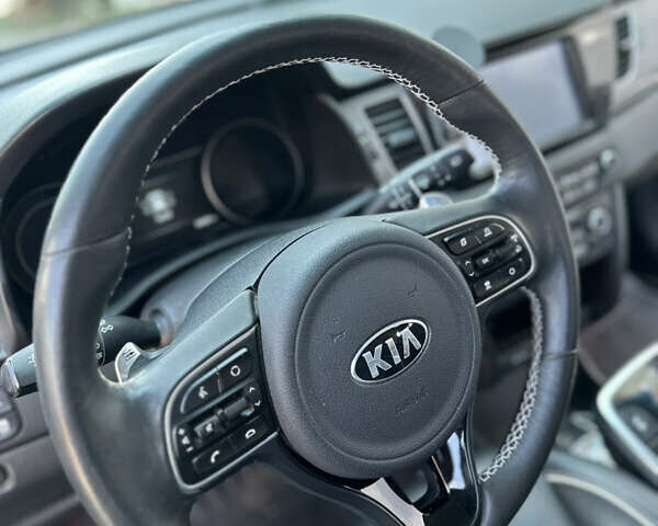 Черный Киа Niro, объемом двигателя 0 л и пробегом 94 тыс. км за 18600 $, фото 5 на Automoto.ua