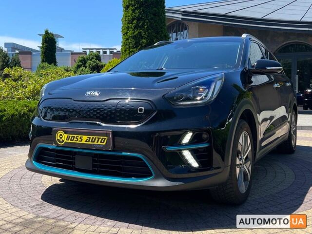 Черный Киа Niro, объемом двигателя 64 л и пробегом 197 тыс. км за 18700 $, фото 2 на Automoto.ua