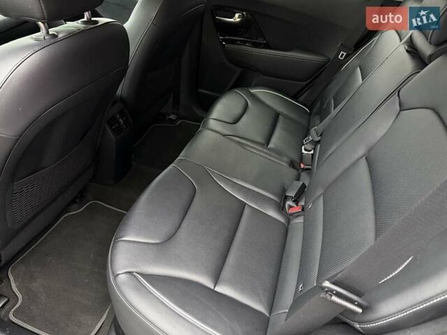 Чорний Кіа Niro, об'ємом двигуна 0 л та пробігом 165 тис. км за 18800 $, фото 27 на Automoto.ua