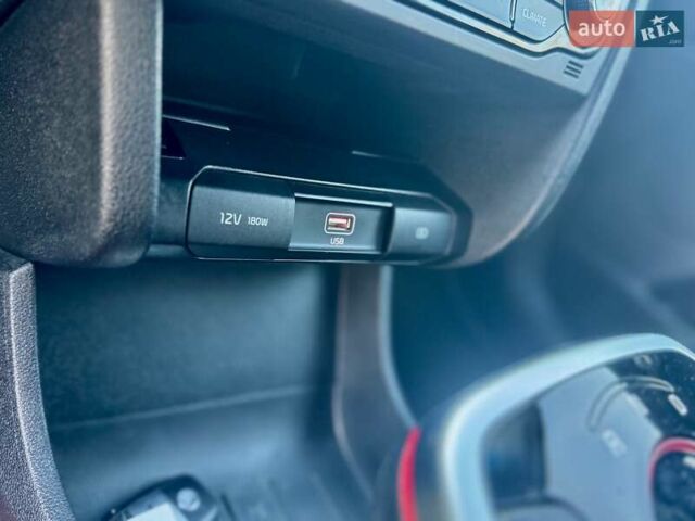 Черный Киа Niro, объемом двигателя 0 л и пробегом 68 тыс. км за 18750 $, фото 127 на Automoto.ua