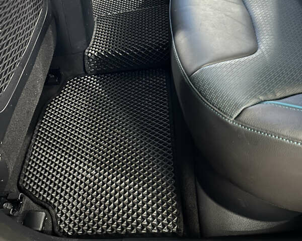 Черный Киа Niro, объемом двигателя 0 л и пробегом 111 тыс. км за 22200 $, фото 13 на Automoto.ua