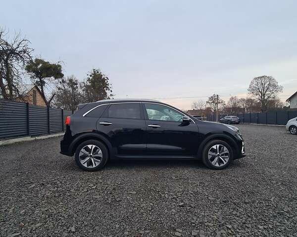 Черный Киа Niro, объемом двигателя 0 л и пробегом 114 тыс. км за 19999 $, фото 3 на Automoto.ua