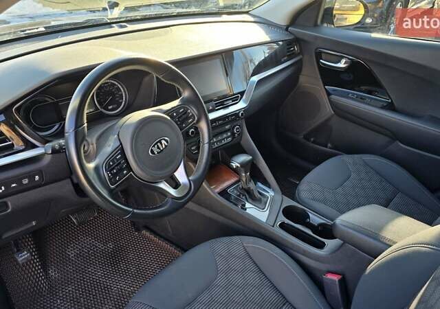 Черный Киа Niro, объемом двигателя 1.58 л и пробегом 32 тыс. км за 21000 $, фото 6 на Automoto.ua