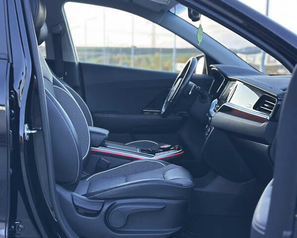 Чорний Кіа Niro, об'ємом двигуна 0 л та пробігом 98 тис. км за 19400 $, фото 26 на Automoto.ua