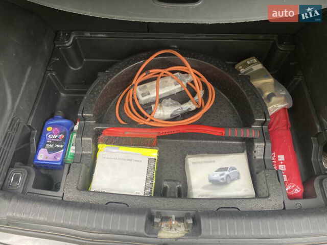 Чорний Кіа Niro, об'ємом двигуна 0 л та пробігом 139 тис. км за 16600 $, фото 12 на Automoto.ua