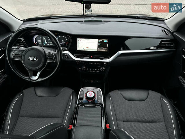 Чорний Кіа Niro, об'ємом двигуна 0 л та пробігом 130 тис. км за 18300 $, фото 47 на Automoto.ua