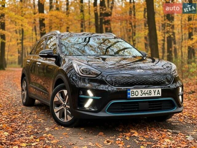 Чорний Кіа Niro, об'ємом двигуна 0 л та пробігом 112 тис. км за 19850 $, фото 7 на Automoto.ua