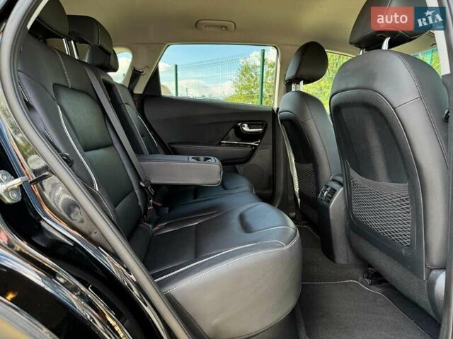 Чорний Кіа Niro, об'ємом двигуна 0 л та пробігом 69 тис. км за 23200 $, фото 76 на Automoto.ua