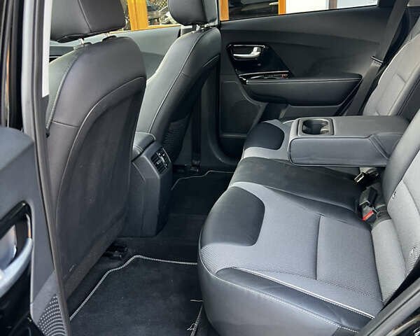 Чорний Кіа Niro, об'ємом двигуна 0 л та пробігом 65 тис. км за 16499 $, фото 34 на Automoto.ua
