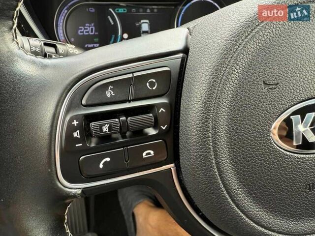 Черный Киа Niro, объемом двигателя 0 л и пробегом 84 тыс. км за 19500 $, фото 10 на Automoto.ua