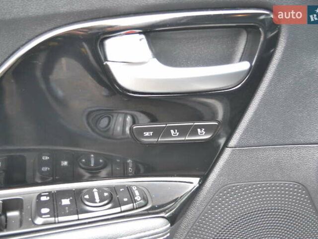 Чорний Кіа Niro, об'ємом двигуна 0 л та пробігом 169 тис. км за 18450 $, фото 31 на Automoto.ua