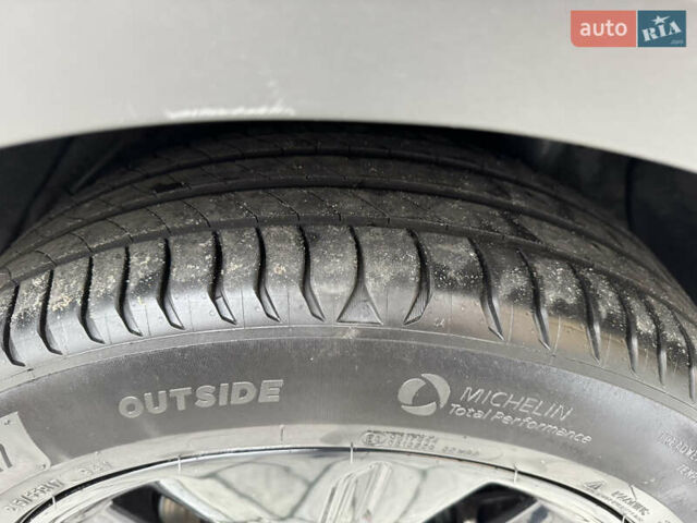 Чорний Кіа Niro, об'ємом двигуна 0 л та пробігом 109 тис. км за 17499 $, фото 48 на Automoto.ua