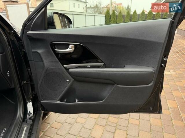 Чорний Кіа Niro, об'ємом двигуна 0 л та пробігом 89 тис. км за 20799 $, фото 71 на Automoto.ua