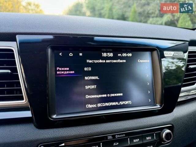 Черный Киа Niro, объемом двигателя 0 л и пробегом 128 тыс. км за 16800 $, фото 63 на Automoto.ua