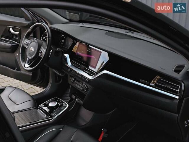 Чорний Кіа Niro, об'ємом двигуна 0 л та пробігом 115 тис. км за 20700 $, фото 54 на Automoto.ua