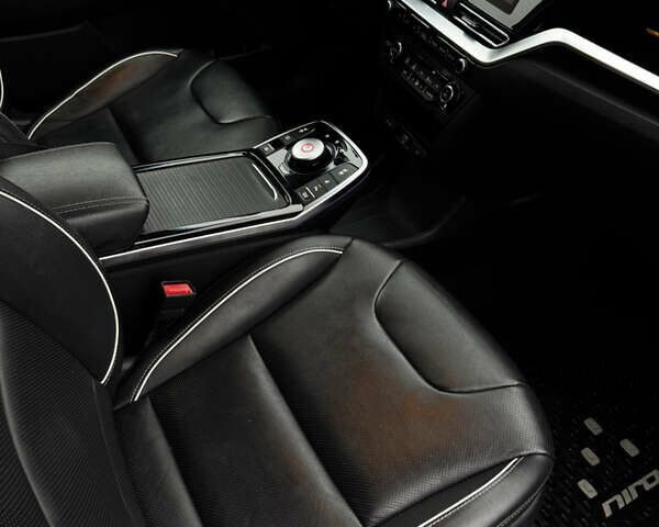 Черный Киа Niro, объемом двигателя 0 л и пробегом 159 тыс. км за 18950 $, фото 19 на Automoto.ua