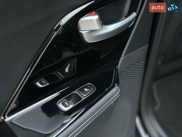 Черный Киа Niro, объемом двигателя 0 л и пробегом 135 тыс. км за 18650 $, фото 19 на Automoto.ua