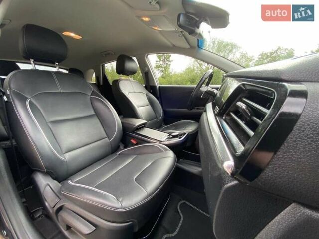 Чорний Кіа Niro, об'ємом двигуна 0 л та пробігом 109 тис. км за 19850 $, фото 9 на Automoto.ua