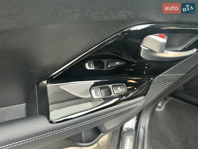 Чорний Кіа Niro, об'ємом двигуна 0 л та пробігом 104 тис. км за 20923 $, фото 15 на Automoto.ua