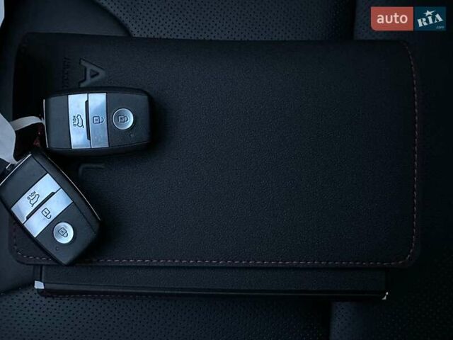 Чорний Кіа Niro, об'ємом двигуна 0 л та пробігом 35 тис. км за 24400 $, фото 81 на Automoto.ua