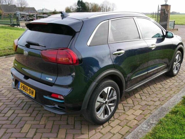 Черный Киа Niro, объемом двигателя 0 л и пробегом 104 тыс. км за 20775 $, фото 3 на Automoto.ua