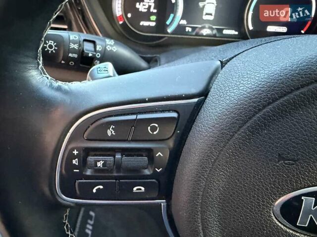 Чорний Кіа Niro, об'ємом двигуна 0 л та пробігом 69 тис. км за 21500 $, фото 30 на Automoto.ua