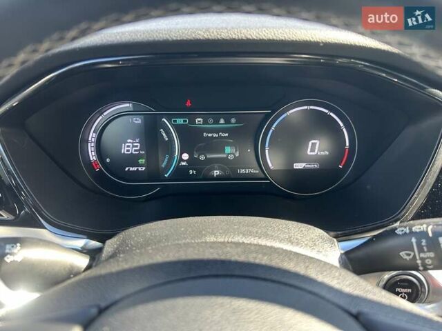 Чорний Кіа Niro, об'ємом двигуна 0 л та пробігом 135 тис. км за 18800 $, фото 11 на Automoto.ua
