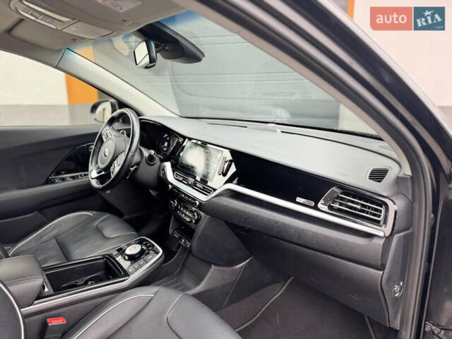 Черный Киа Niro, объемом двигателя 0 л и пробегом 93 тыс. км за 17999 $, фото 22 на Automoto.ua