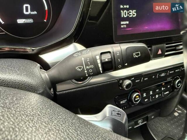 Чорний Кіа Niro, об'ємом двигуна 0 л та пробігом 89 тис. км за 22990 $, фото 24 на Automoto.ua