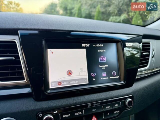 Черный Киа Niro, объемом двигателя 0 л и пробегом 128 тыс. км за 16800 $, фото 59 на Automoto.ua