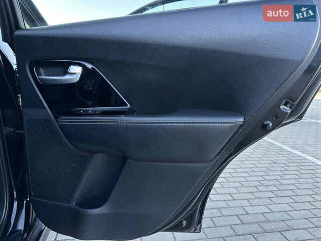 Чорний Кіа Niro, об'ємом двигуна 0 л та пробігом 144 тис. км за 19500 $, фото 61 на Automoto.ua