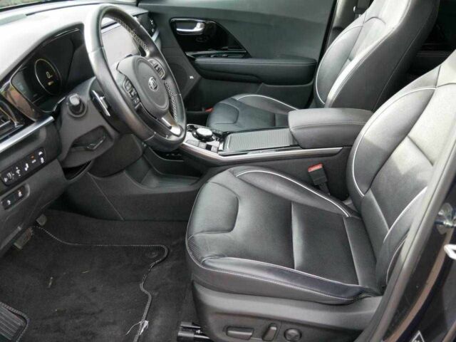 Черный Киа Niro, объемом двигателя 0 л и пробегом 104 тыс. км за 20775 $, фото 6 на Automoto.ua