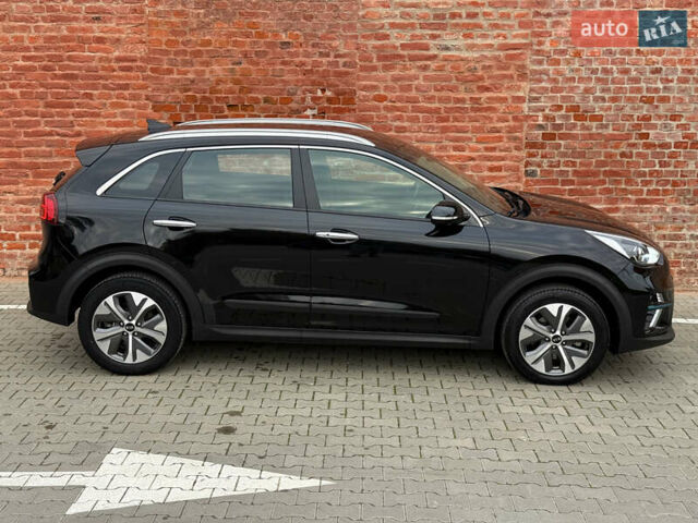 Черный Киа Niro, объемом двигателя 0 л и пробегом 92 тыс. км за 19899 $, фото 2 на Automoto.ua