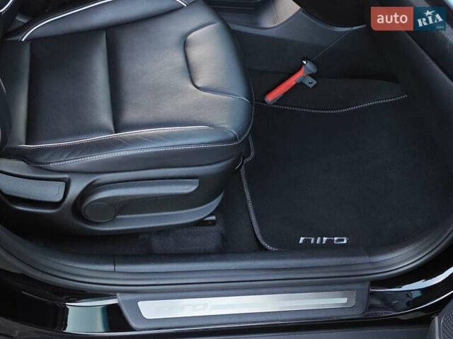 Черный Киа Niro, объемом двигателя 0 л и пробегом 115 тыс. км за 19999 $, фото 60 на Automoto.ua