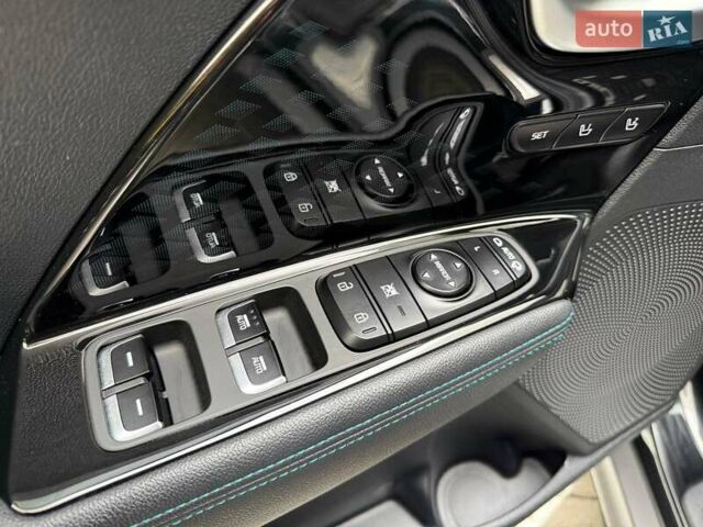Чорний Кіа Niro, об'ємом двигуна 0 л та пробігом 89 тис. км за 22990 $, фото 18 на Automoto.ua
