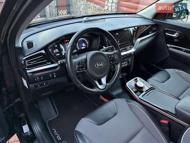 Чорний Кіа Niro, об'ємом двигуна 0 л та пробігом 126 тис. км за 19500 $, фото 21 на Automoto.ua