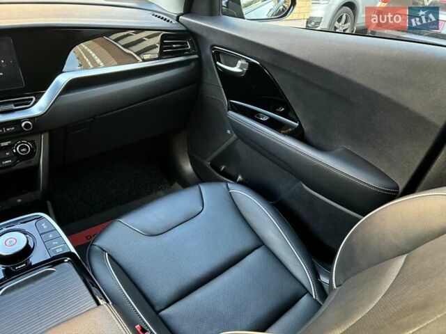 Черный Киа Niro, объемом двигателя 0 л и пробегом 105 тыс. км за 20500 $, фото 91 на Automoto.ua