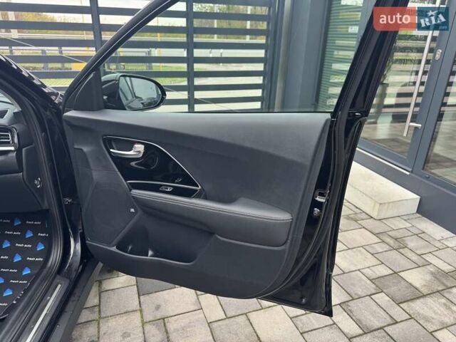 Черный Киа Niro, объемом двигателя 0 л и пробегом 113 тыс. км за 21900 $, фото 35 на Automoto.ua