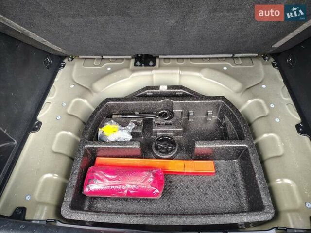 Чорний Кіа Niro, об'ємом двигуна 0 л та пробігом 146 тис. км за 18900 $, фото 22 на Automoto.ua