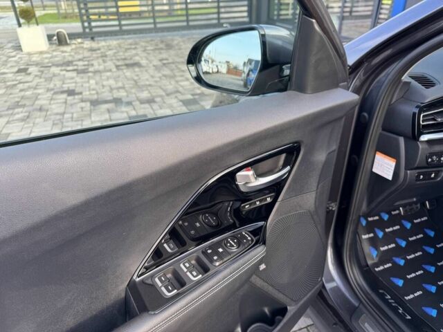 Черный Киа Niro, объемом двигателя 0 л и пробегом 142 тыс. км за 18900 $, фото 14 на Automoto.ua
