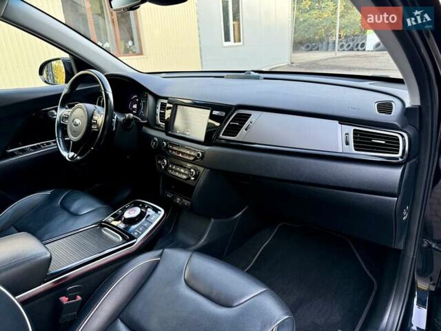 Черный Киа Niro, объемом двигателя 0 л и пробегом 128 тыс. км за 16800 $, фото 71 на Automoto.ua