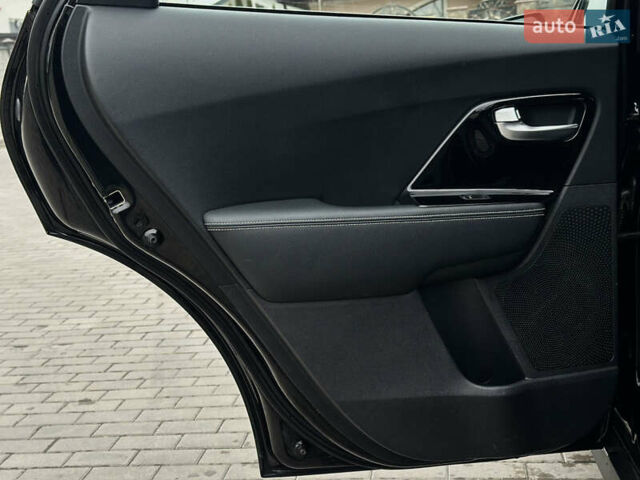 Чорний Кіа Niro, об'ємом двигуна 0 л та пробігом 130 тис. км за 18300 $, фото 43 на Automoto.ua