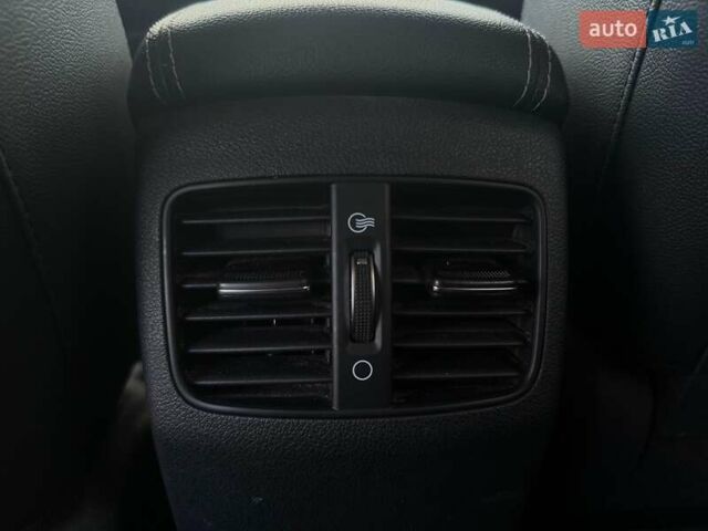 Чорний Кіа Niro, об'ємом двигуна 0 л та пробігом 69 тис. км за 23200 $, фото 78 на Automoto.ua