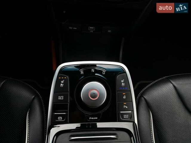 Чорний Кіа Niro, об'ємом двигуна 0 л та пробігом 107 тис. км за 22400 $, фото 10 на Automoto.ua