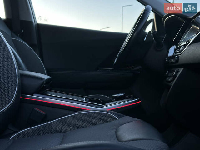 Чорний Кіа Niro, об'ємом двигуна 0 л та пробігом 98 тис. км за 19400 $, фото 44 на Automoto.ua